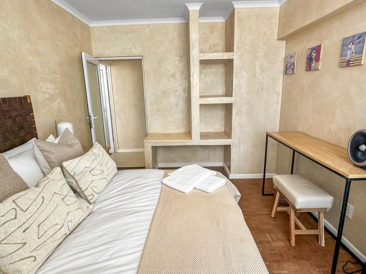 Apartment Coastal Comfort By The Promenade Cape Town